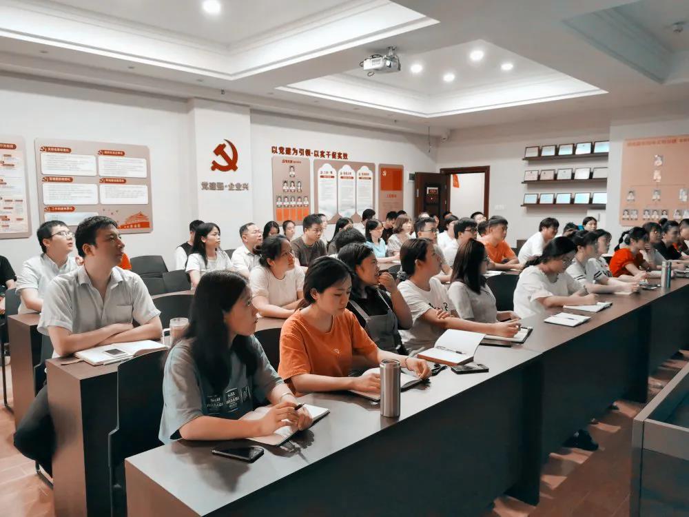 热烈庆祝建党99周年，十大买球的正规网站_买球赛(中国)官方网站
组织全体骨干召开“不忘初心、牢记使命”主题教育活动